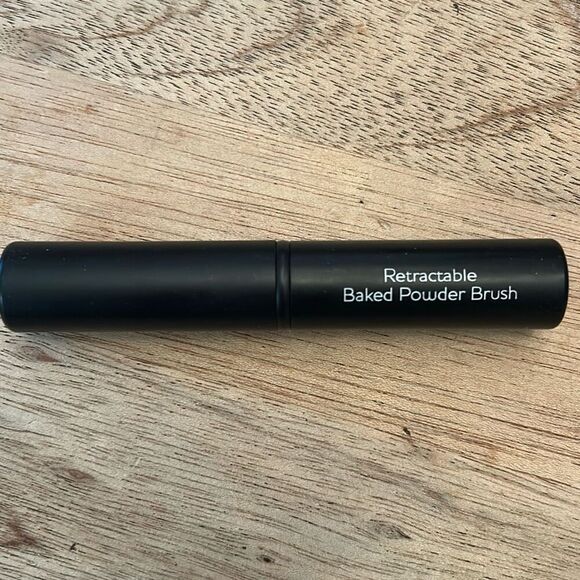 New Laura Geller retractable baked powder brush  blush brush make up brush - Picture 2 of 3